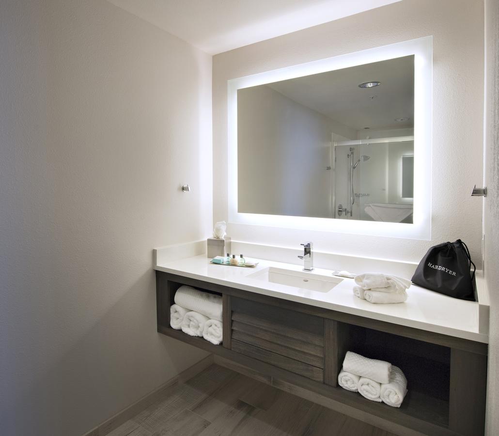 The Island House Hotel A Doubletree By Hilton - thumb 2