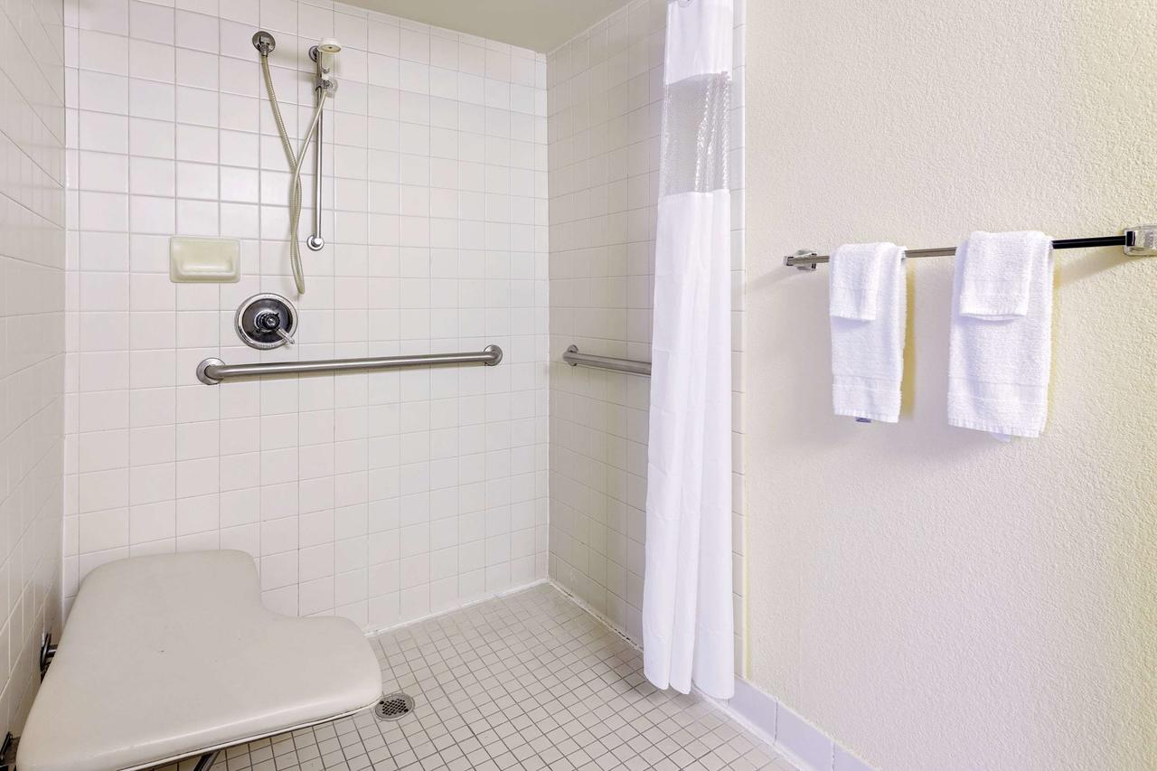 Days Inn By Wyndham Montgomery Near AUM - thumb 35