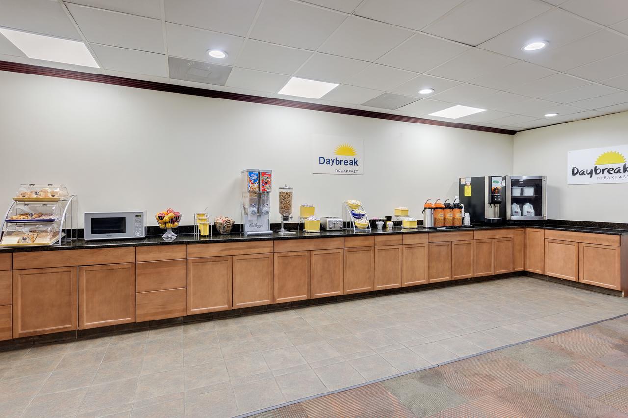 Days Inn By Wyndham Montgomery Near AUM - thumb 16