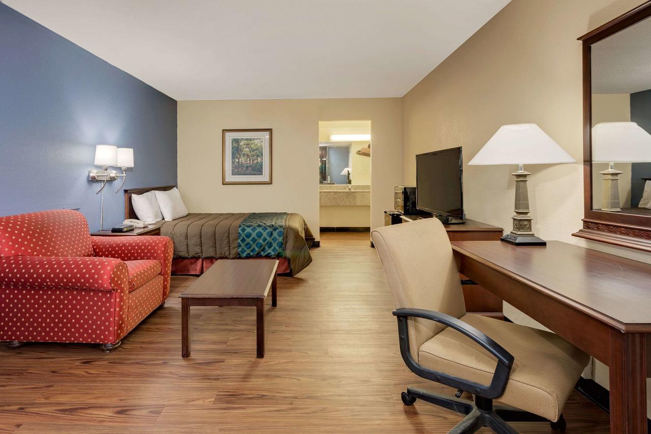 Days Inn By Wyndham Montgomery Near AUM - thumb 33