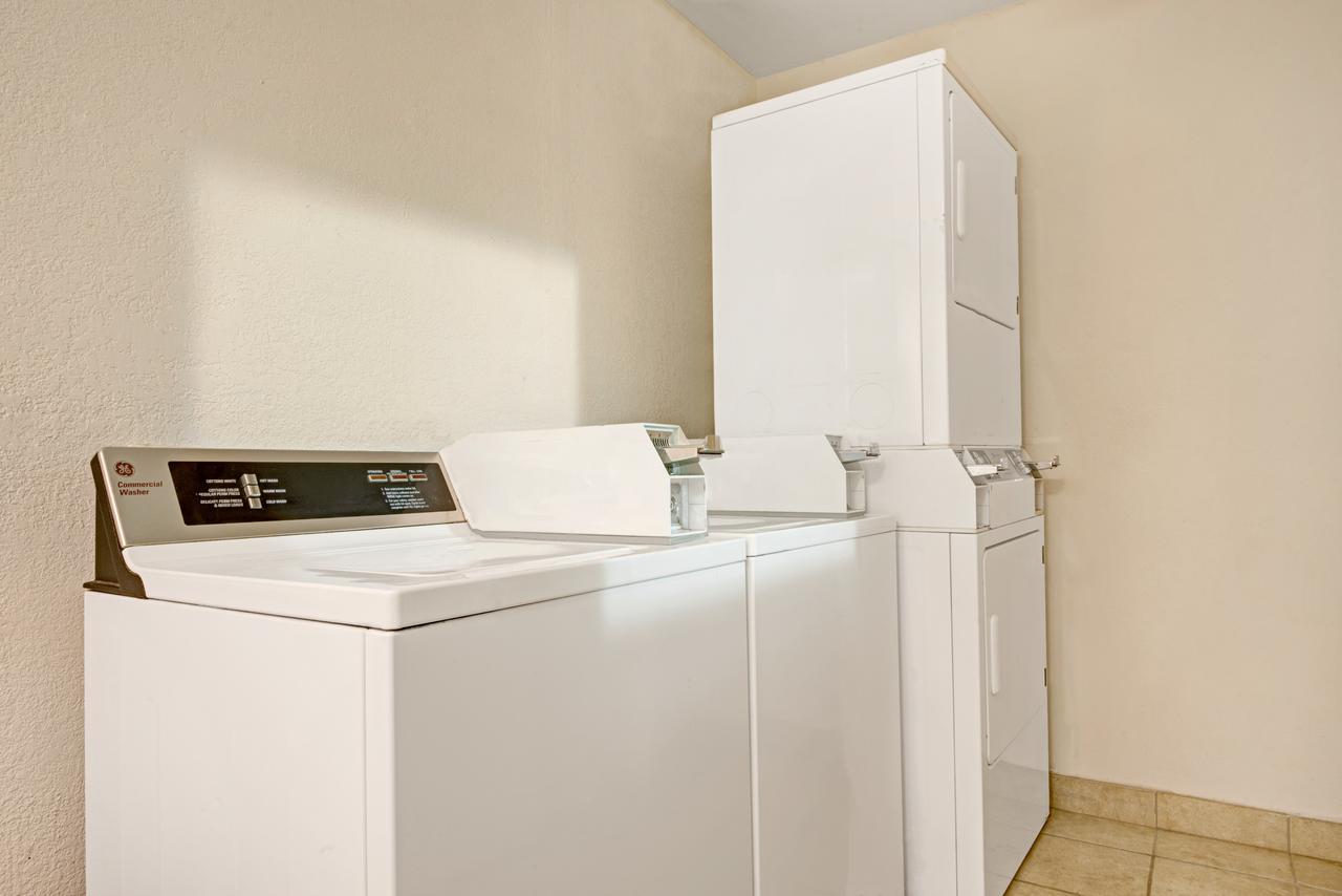 Days Inn By Wyndham Montgomery Near AUM - thumb 20