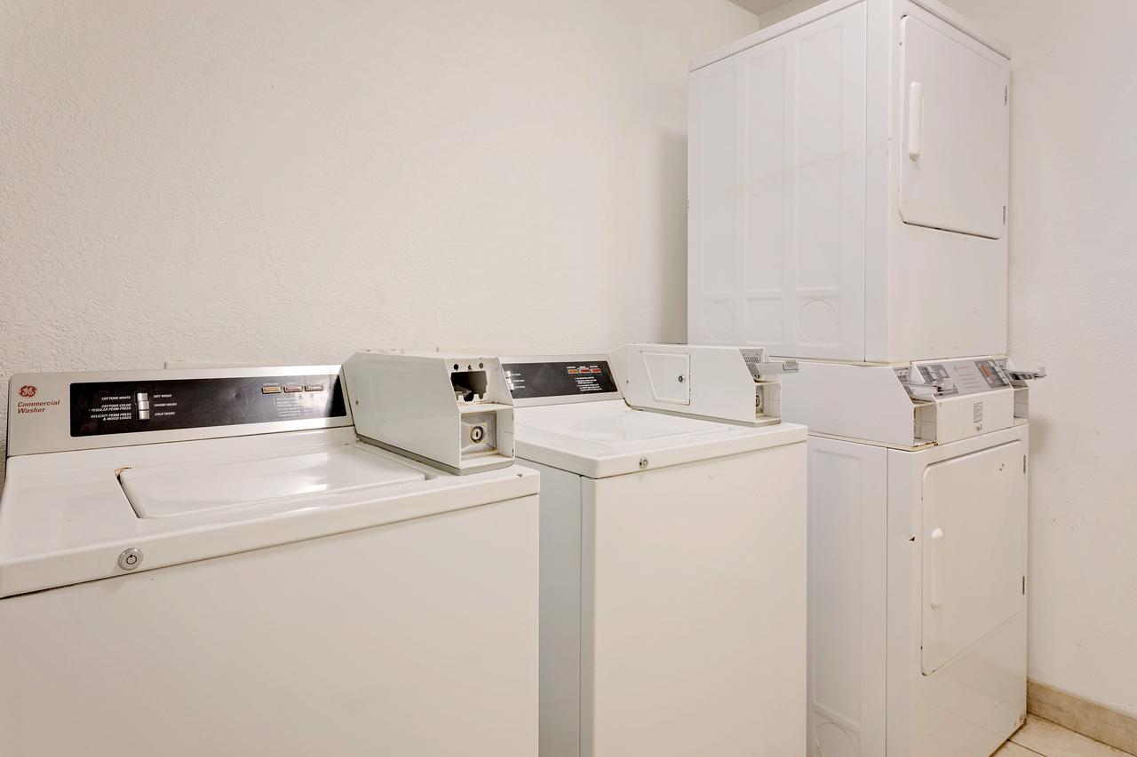 Days Inn By Wyndham Montgomery Near AUM - thumb 9