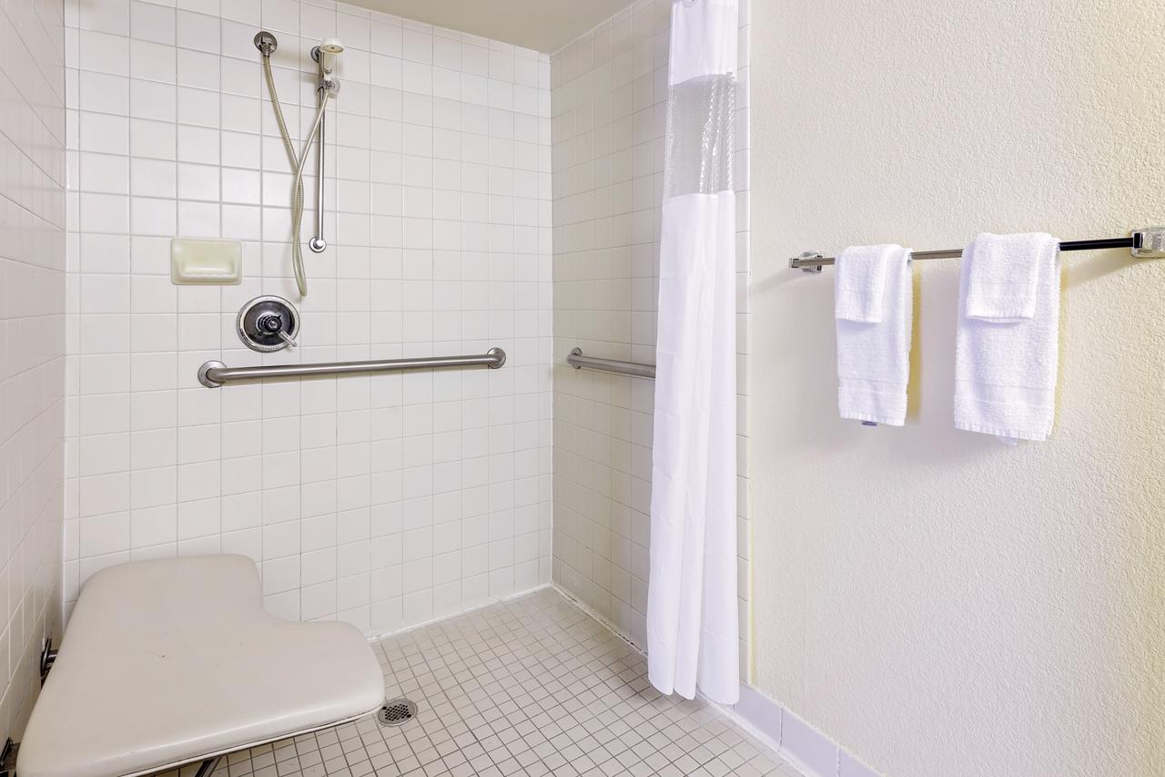 Days Inn By Wyndham Montgomery Near AUM - thumb 7