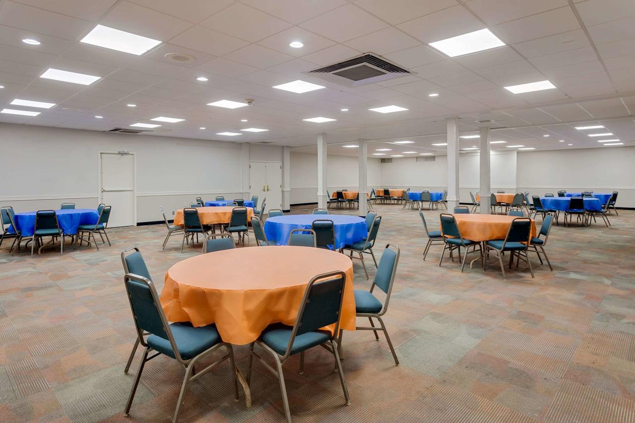 Days Inn By Wyndham Montgomery Near AUM - thumb 28