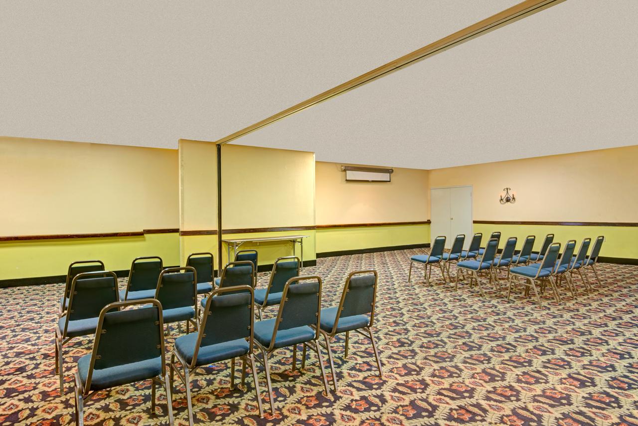 Days Inn By Wyndham Montgomery Near AUM - thumb 24