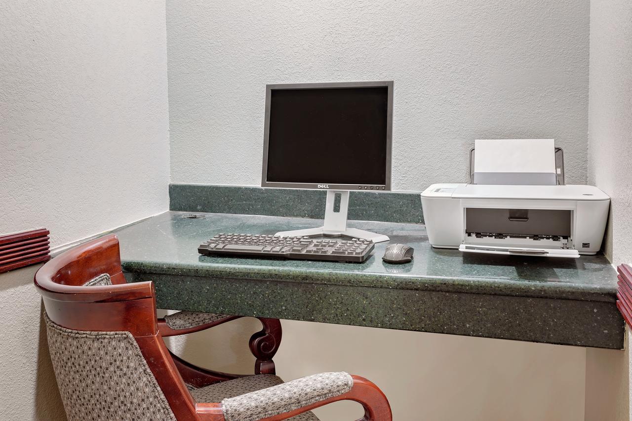 Days Inn By Wyndham Montgomery Near AUM - thumb 10