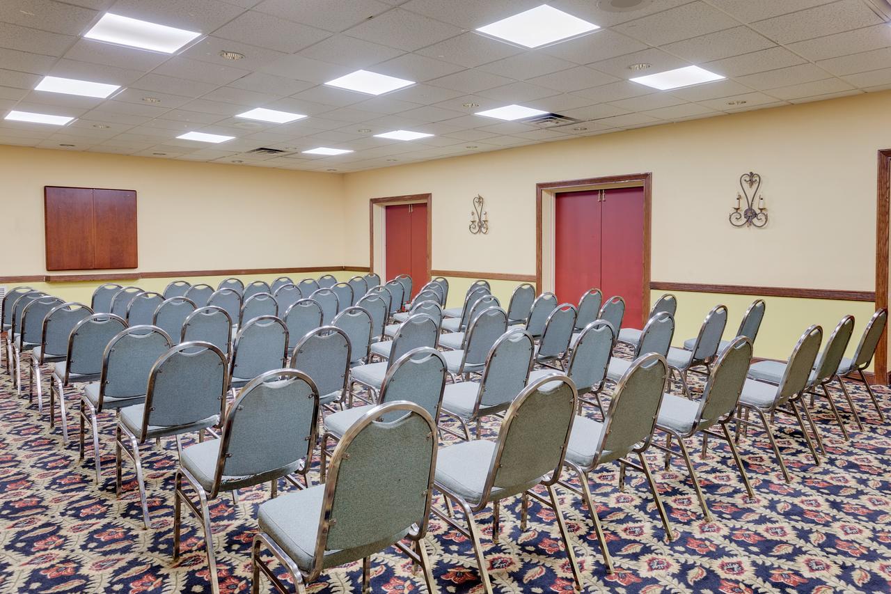 Days Inn By Wyndham Montgomery Near AUM - thumb 3