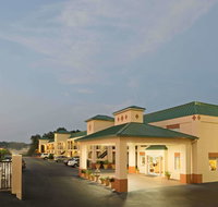 Days Inn by Wyndham Greenville - Accommodation Indiana