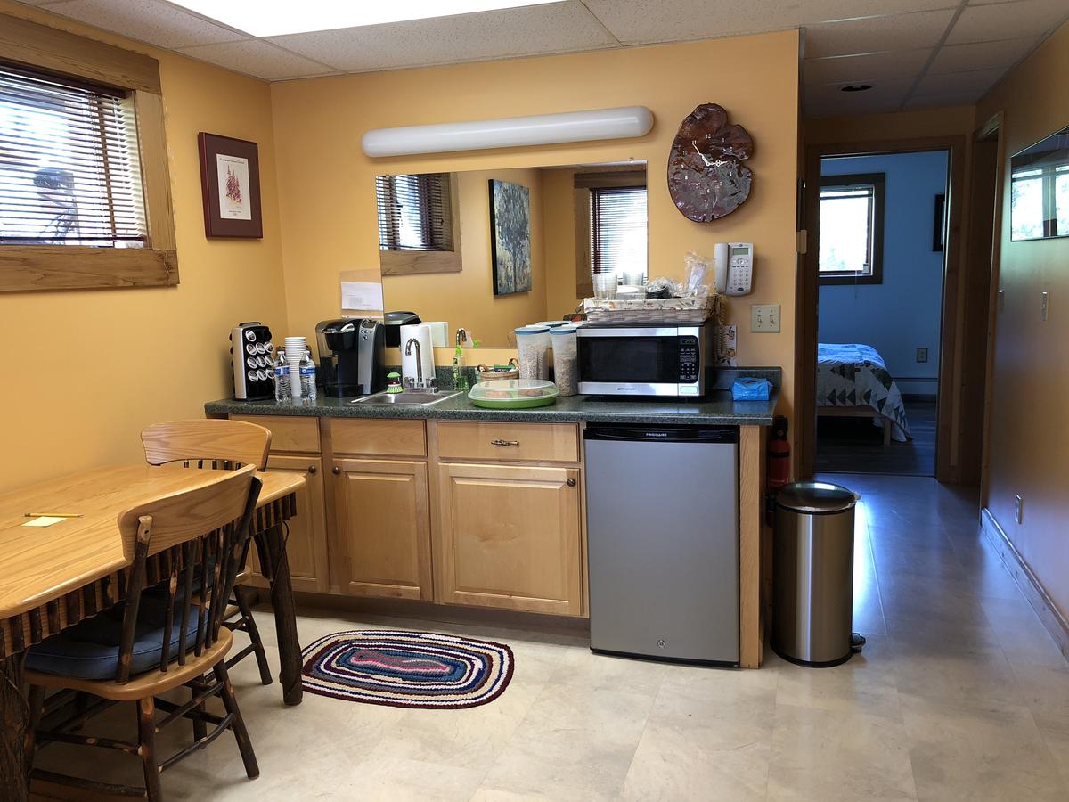 Sawing Logzz Bed And Breakfast - thumb 25