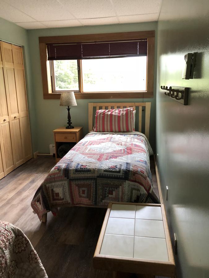 Sawing Logzz Bed And Breakfast - thumb 24