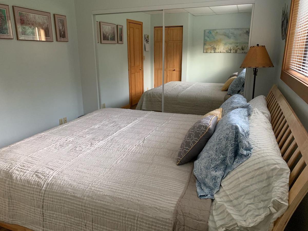 Sawing Logzz Bed And Breakfast - thumb 1