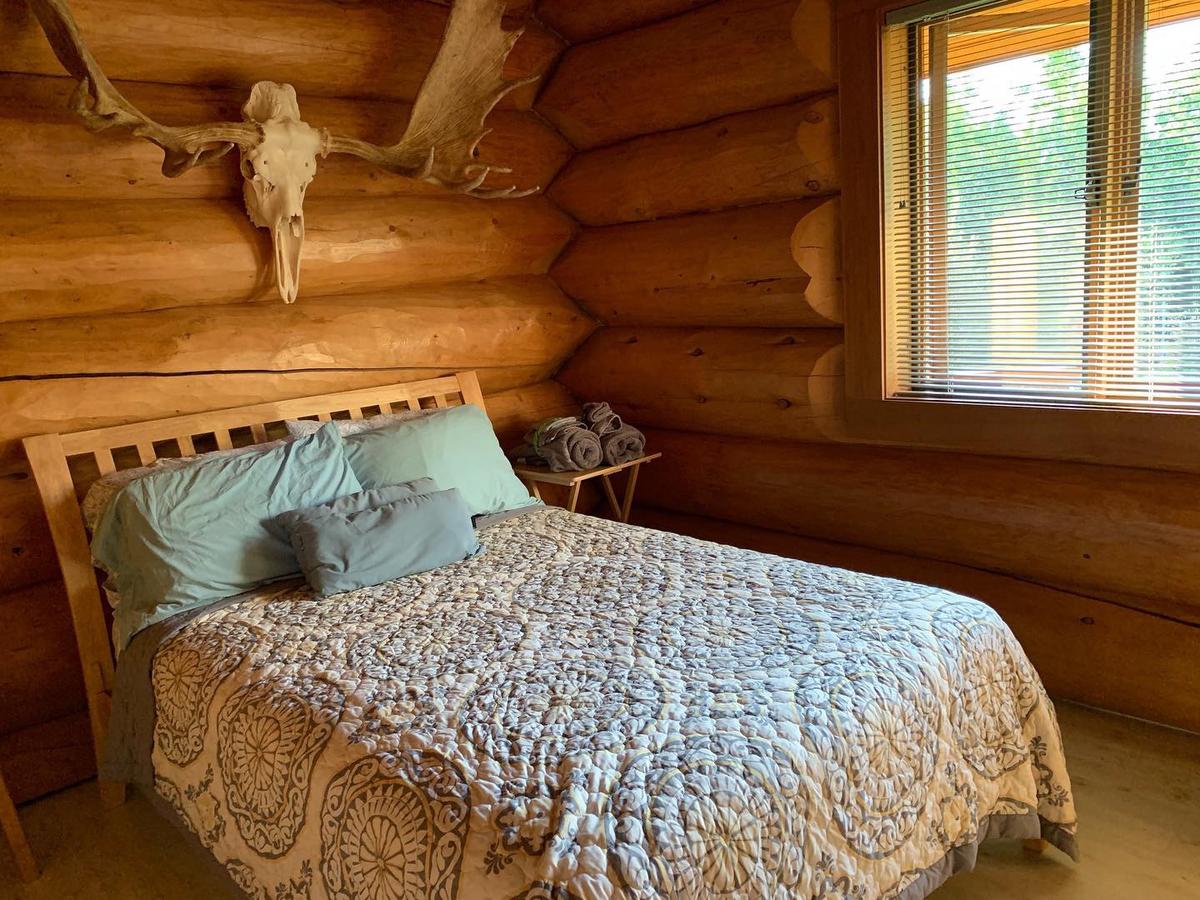 Sawing Logzz Bed And Breakfast - thumb 4