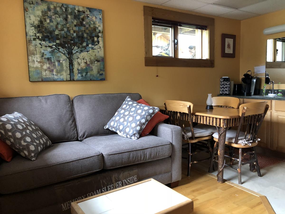 Sawing Logzz Bed And Breakfast - thumb 15