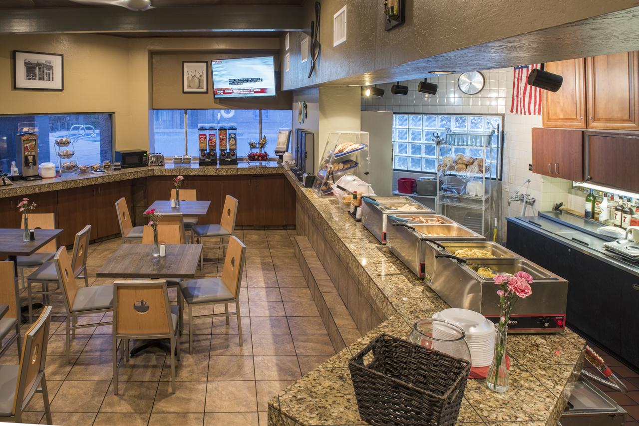 Hotel Tempe/Phoenix Airport InnSuites Hotel & Suites - thumb 3