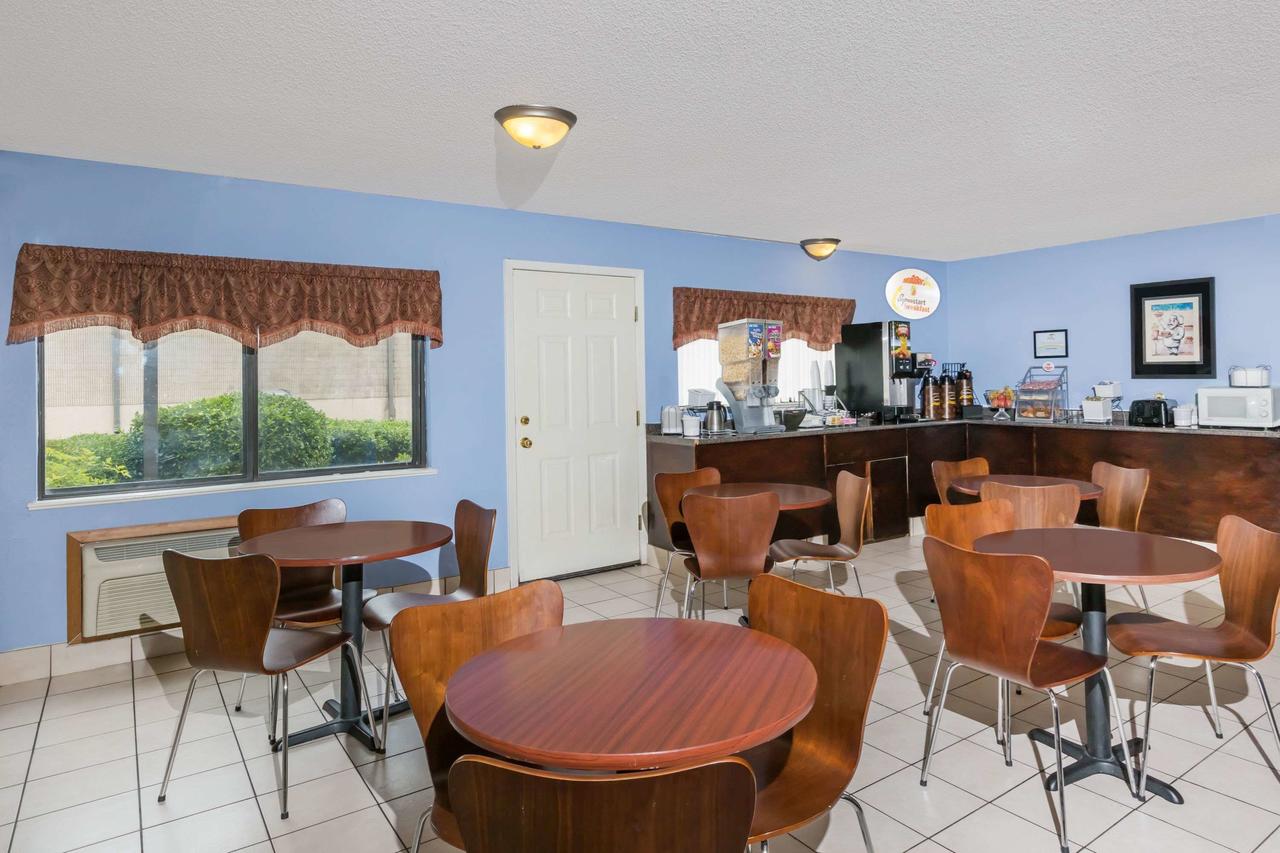 Super 8 By Wyndham Jonesboro - thumb 15