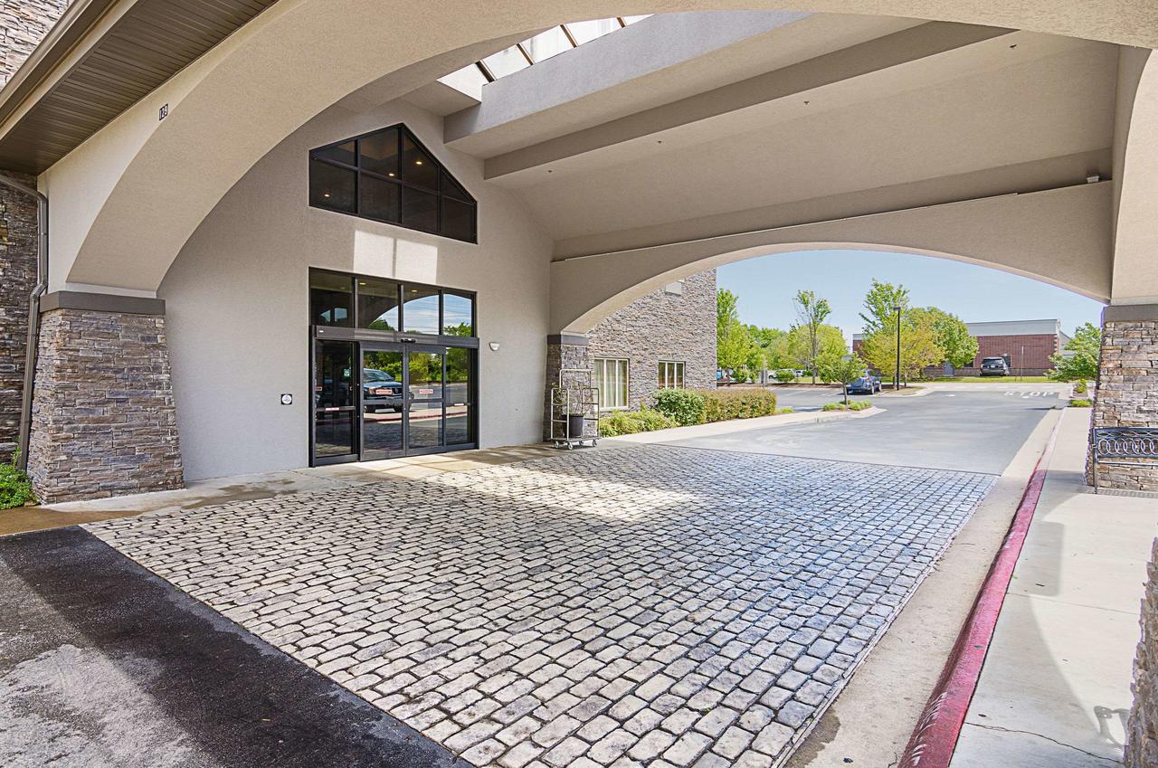 Comfort Inn Bentonville - thumb 14