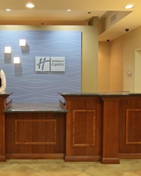 Holiday Inn Express & Suites Searcy - thumb 8