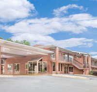 Days Inn by Wyndham Benton - Accommodation Indiana