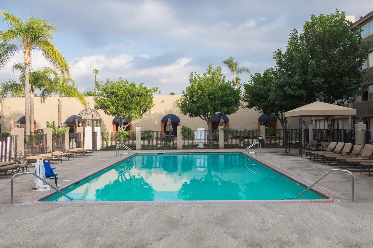 Howard Johnson By Wyndham Fullerton/Anaheim Conference Cntr - thumb 11