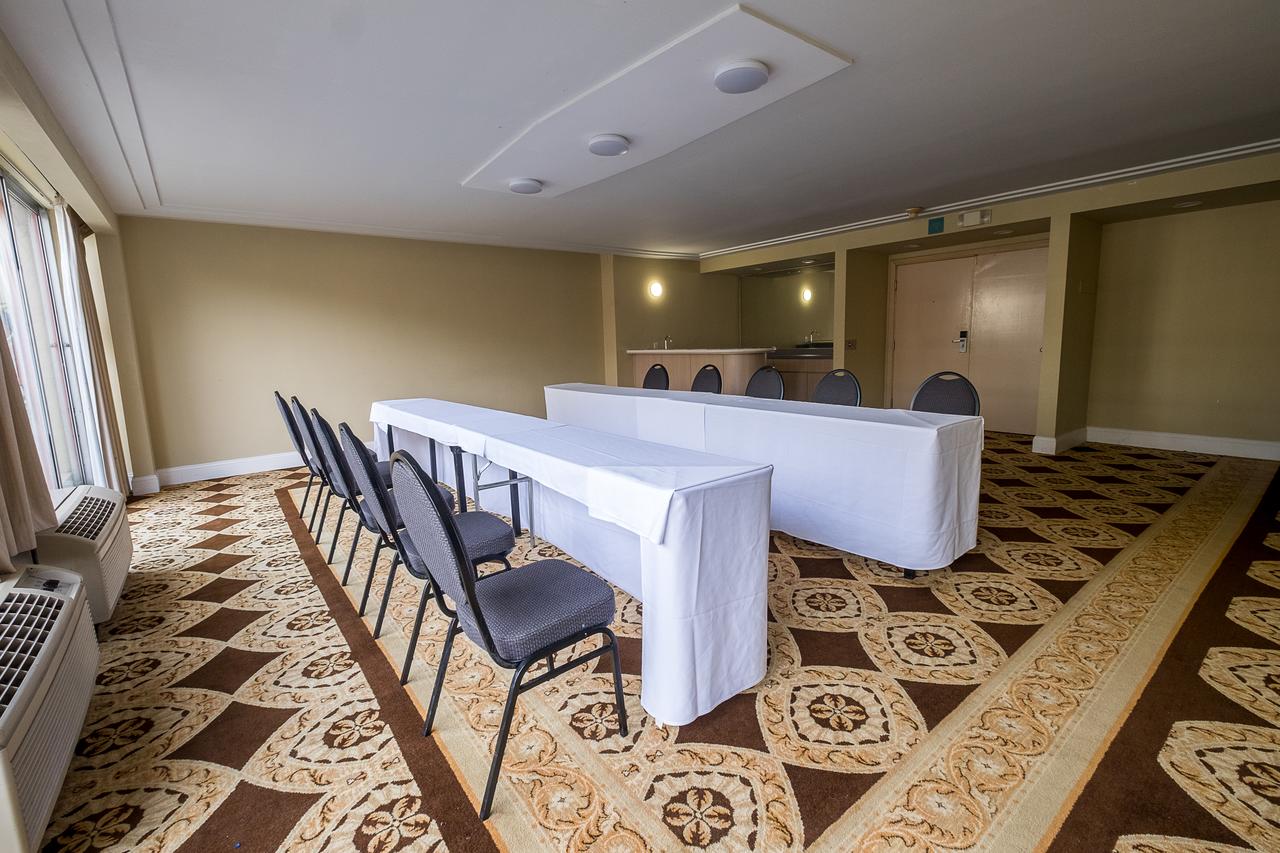 Howard Johnson By Wyndham Fullerton/Anaheim Conference Cntr - thumb 8