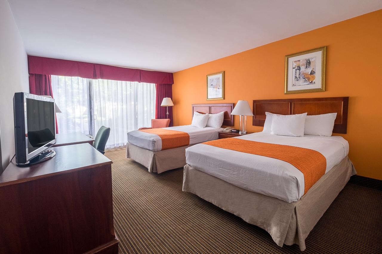 Howard Johnson By Wyndham Fullerton/Anaheim Conference Cntr - thumb 1