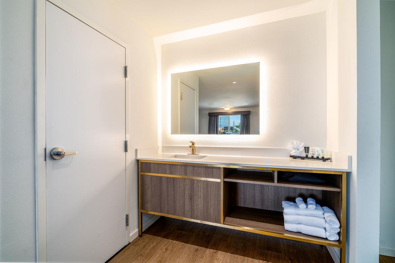 Trend Hotel At LAX Airport - thumb 9