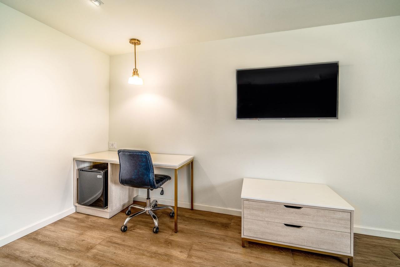 Trend Hotel At LAX Airport - thumb 12