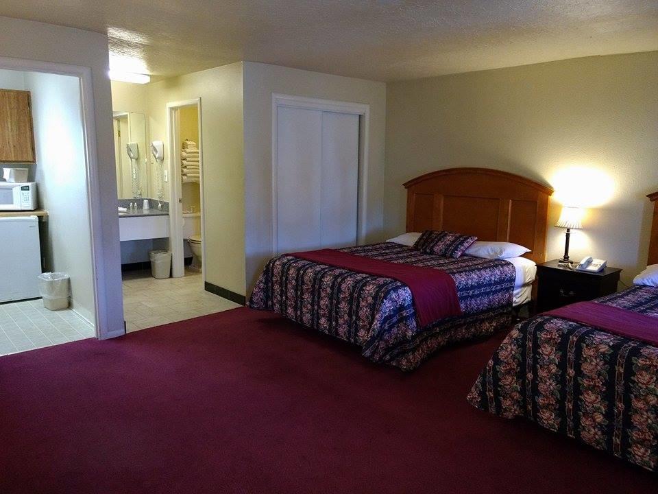 Travelers Motel - thumb 17