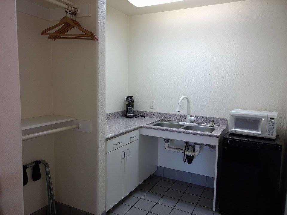 Travelers Motel - thumb 15