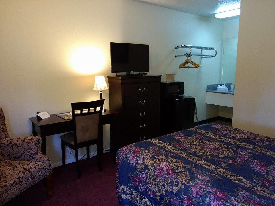 Travelers Motel - thumb 10