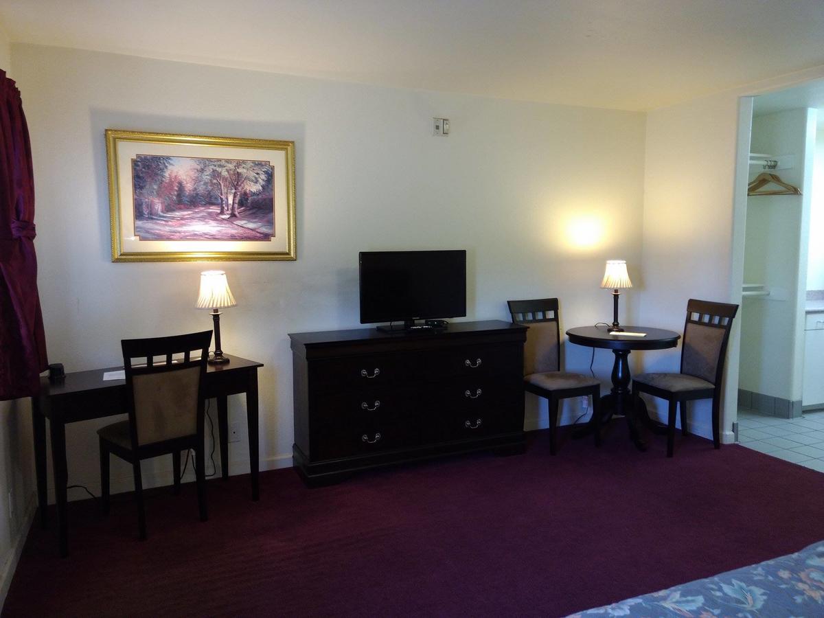 Travelers Motel - thumb 14