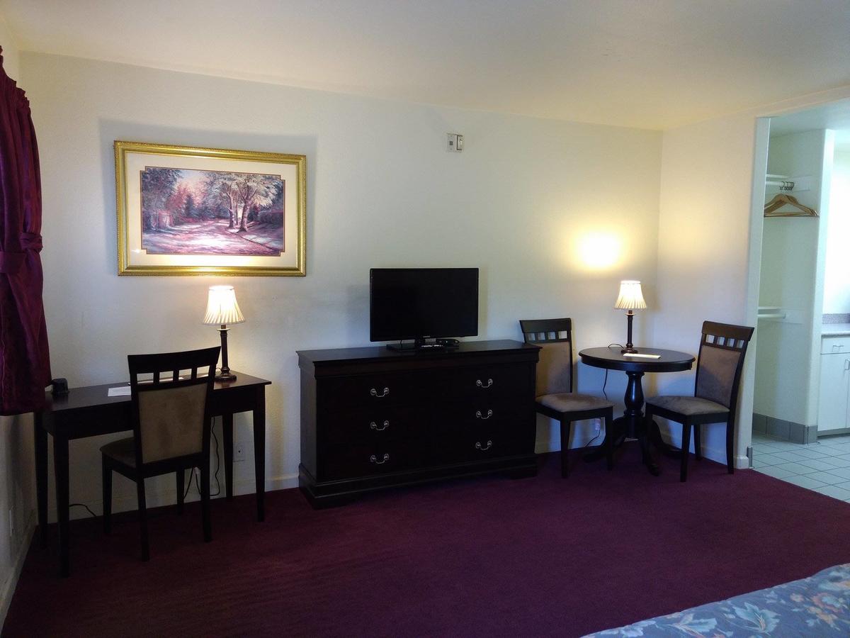 Travelers Motel - thumb 33