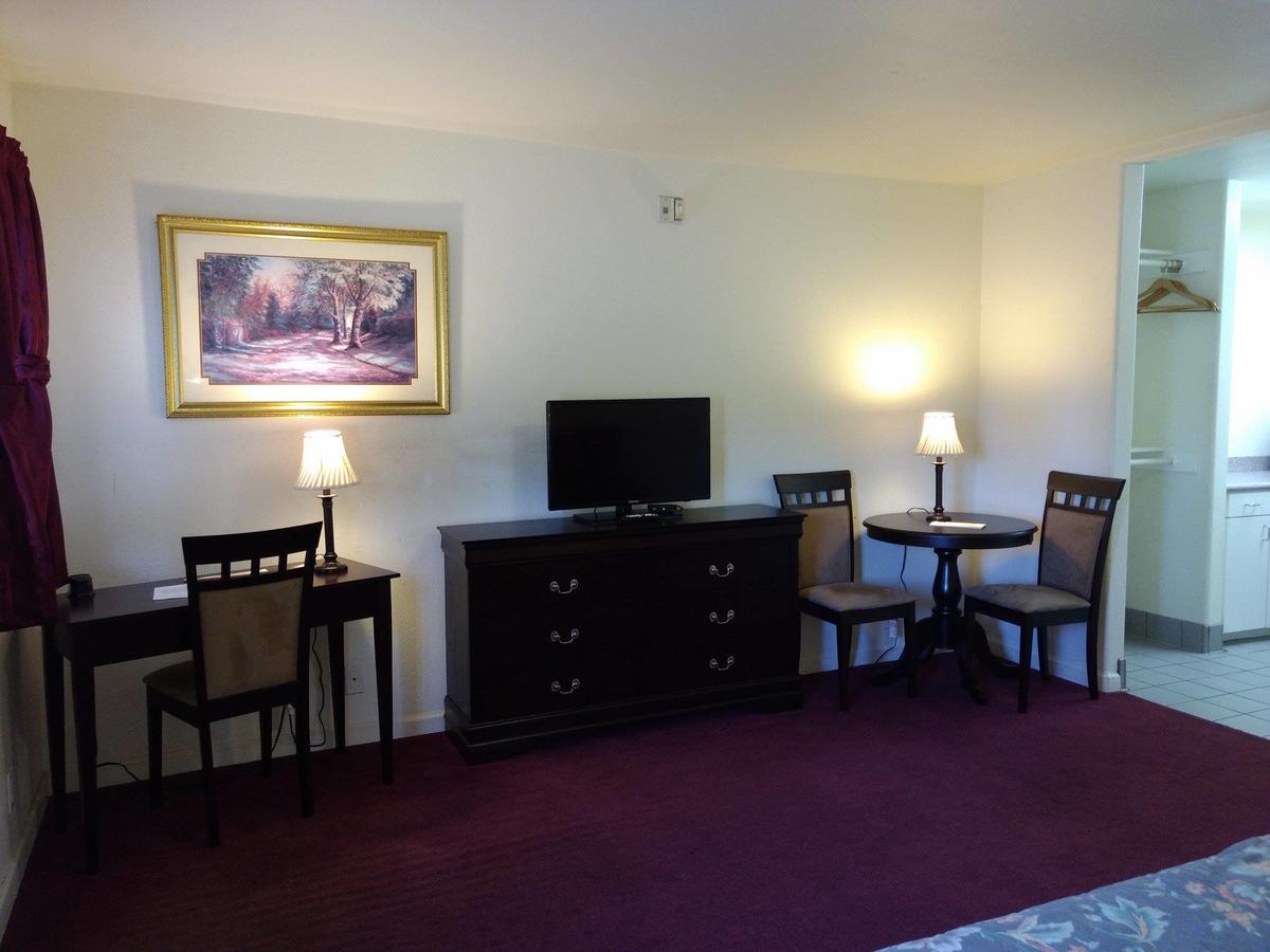 Travelers Motel - thumb 36