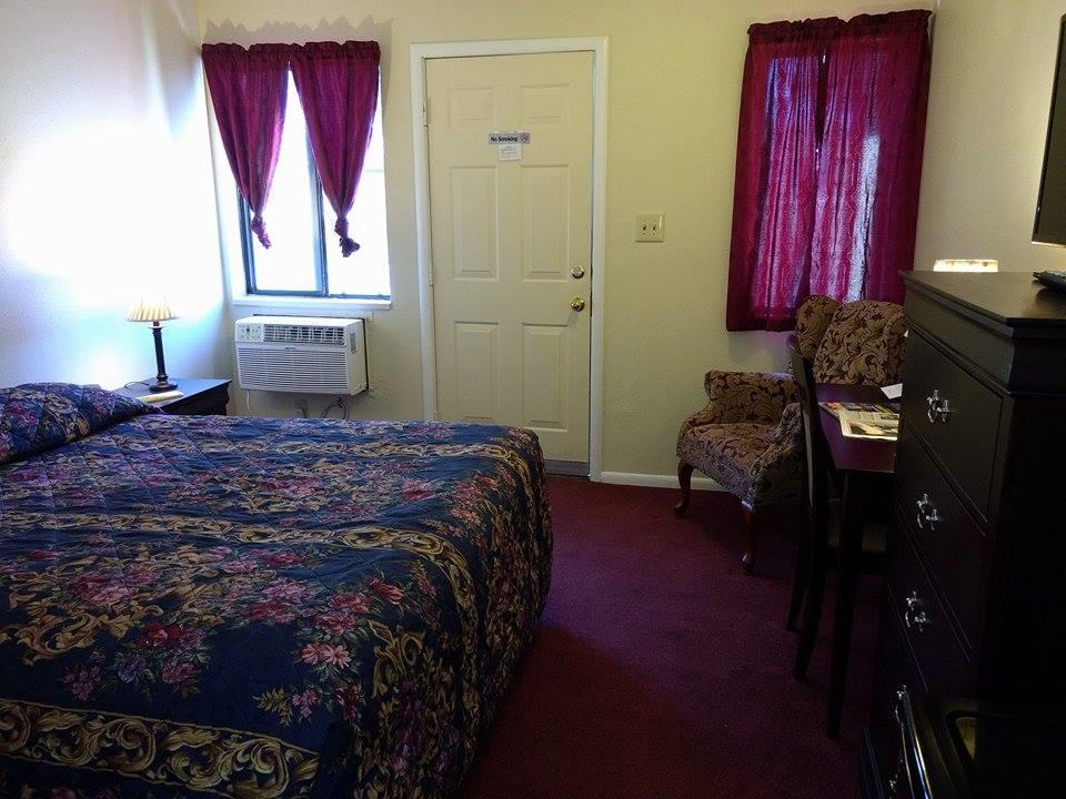 Travelers Motel - thumb 28