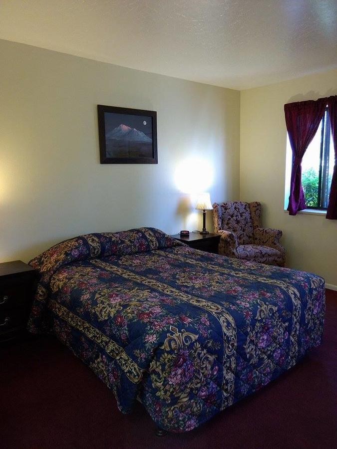 Travelers Motel - thumb 31