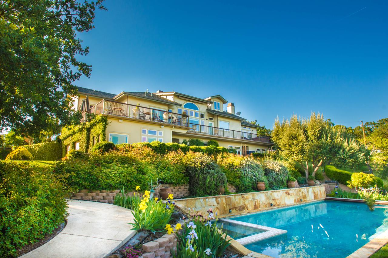 High Ridge Manor - thumb 0