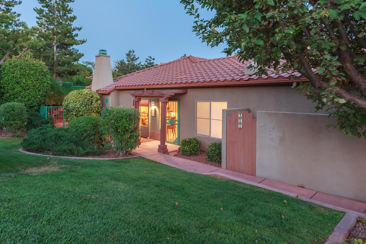 Pristine 3BR/2BA Townhouse W/ Pool And Hot Tub - thumb 1