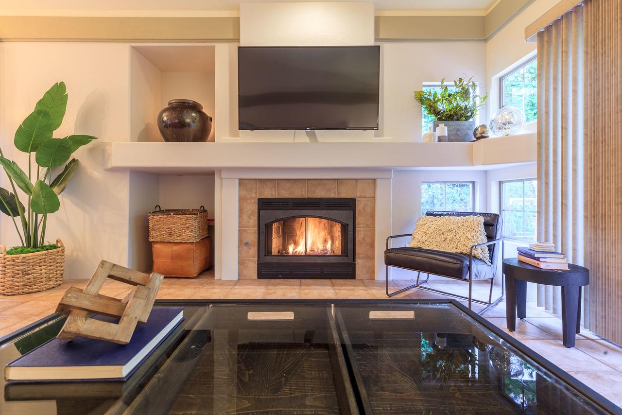 Pristine 3BR/2BA Townhouse W/ Pool And Hot Tub - thumb 0