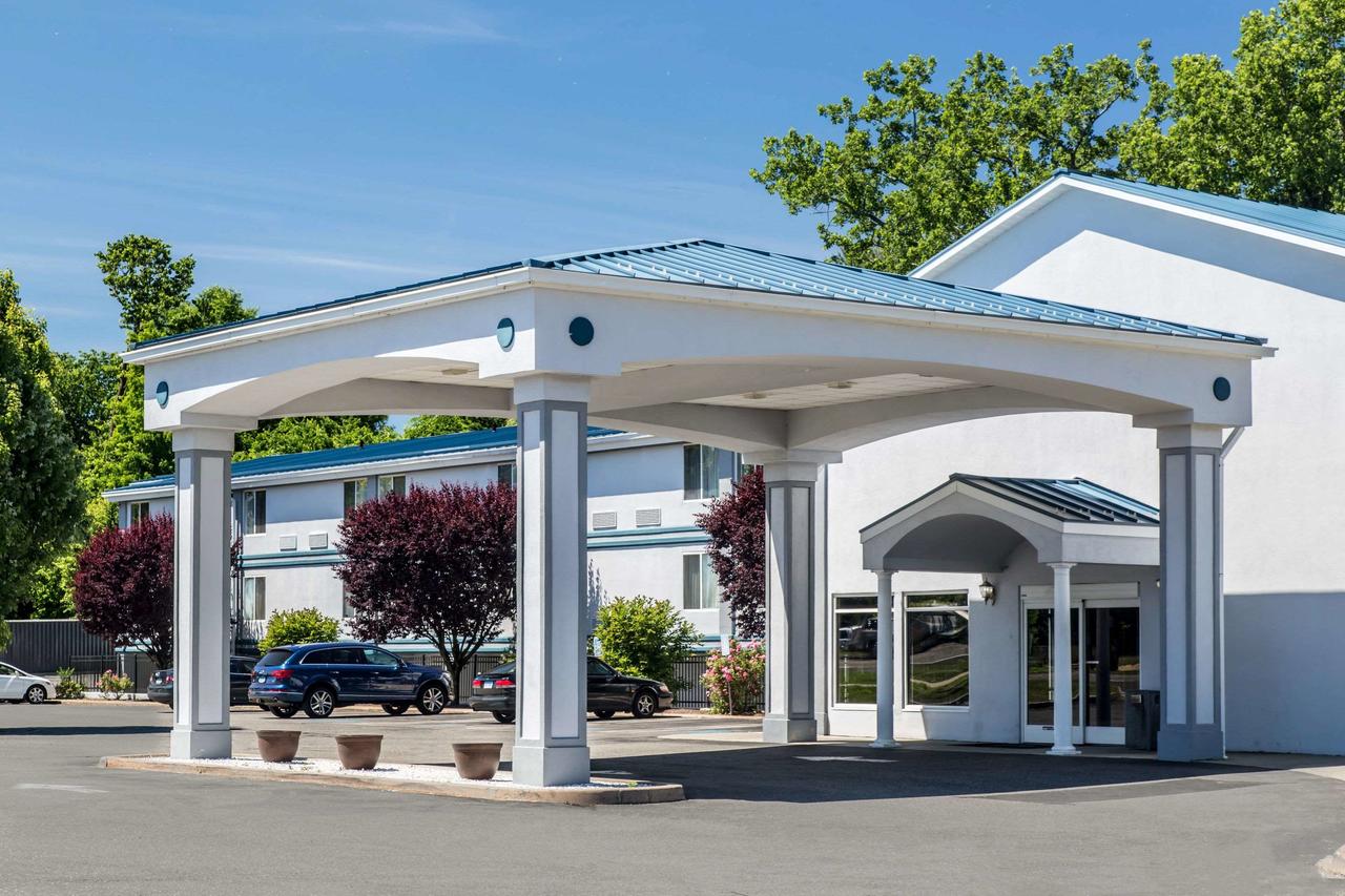 Quality Inn & Suites Danbury Near University - thumb 2