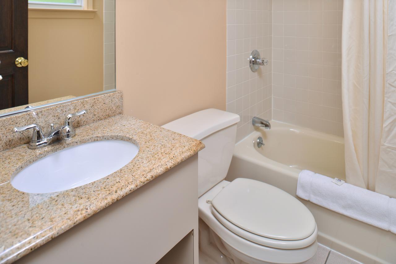 Golden Hill Inn-Danbury - thumb 2