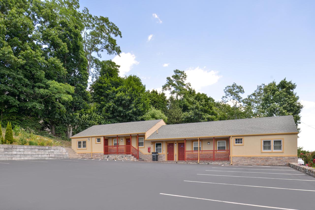 Golden Hill Inn-Danbury - thumb 9