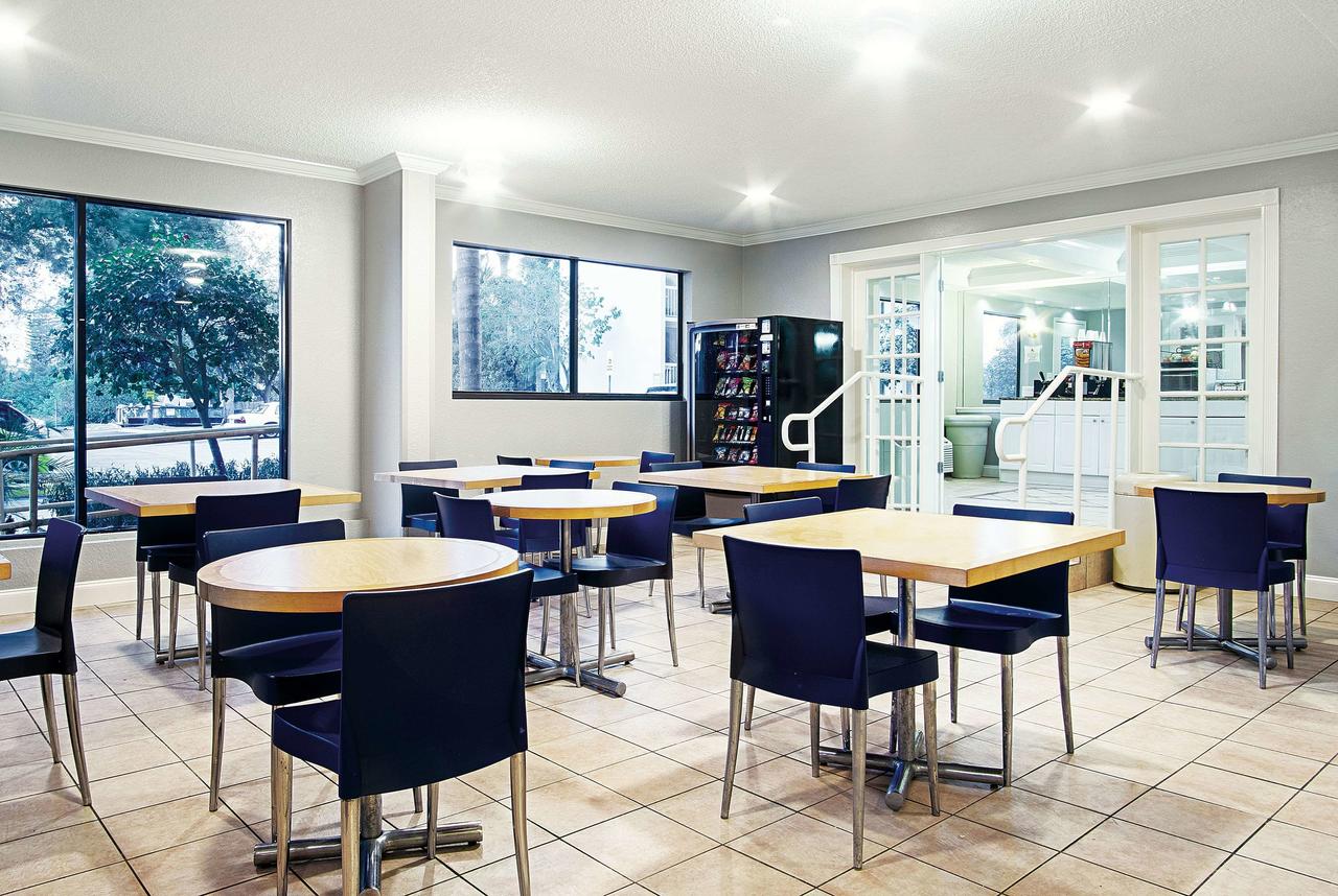 La Quinta Inn By Wyndham West Palm Beach - Florida Turnpike - thumb 8