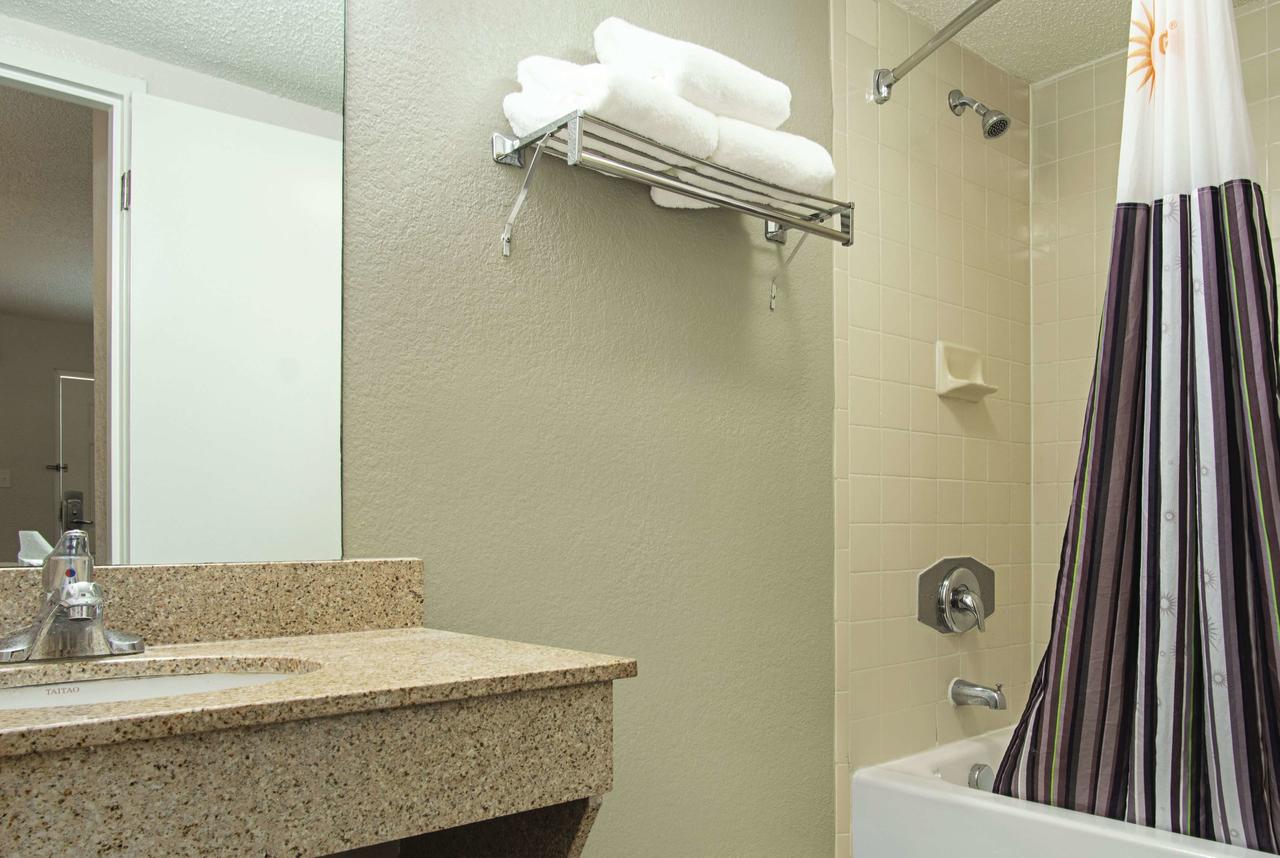 La Quinta Inn By Wyndham West Palm Beach - Florida Turnpike - thumb 10