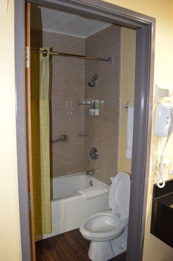 Americas Best Value Inn Fort Myers - thumb 20