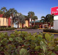Ramada by Wyndham Naples - Accommodation Indiana