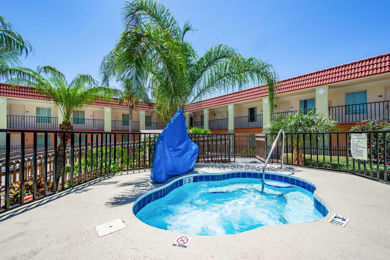 Clarion Inn & Suites Clearwater - thumb 6