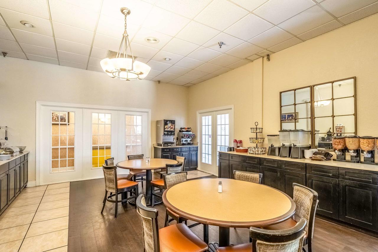 Clarion Inn & Suites Clearwater - thumb 31