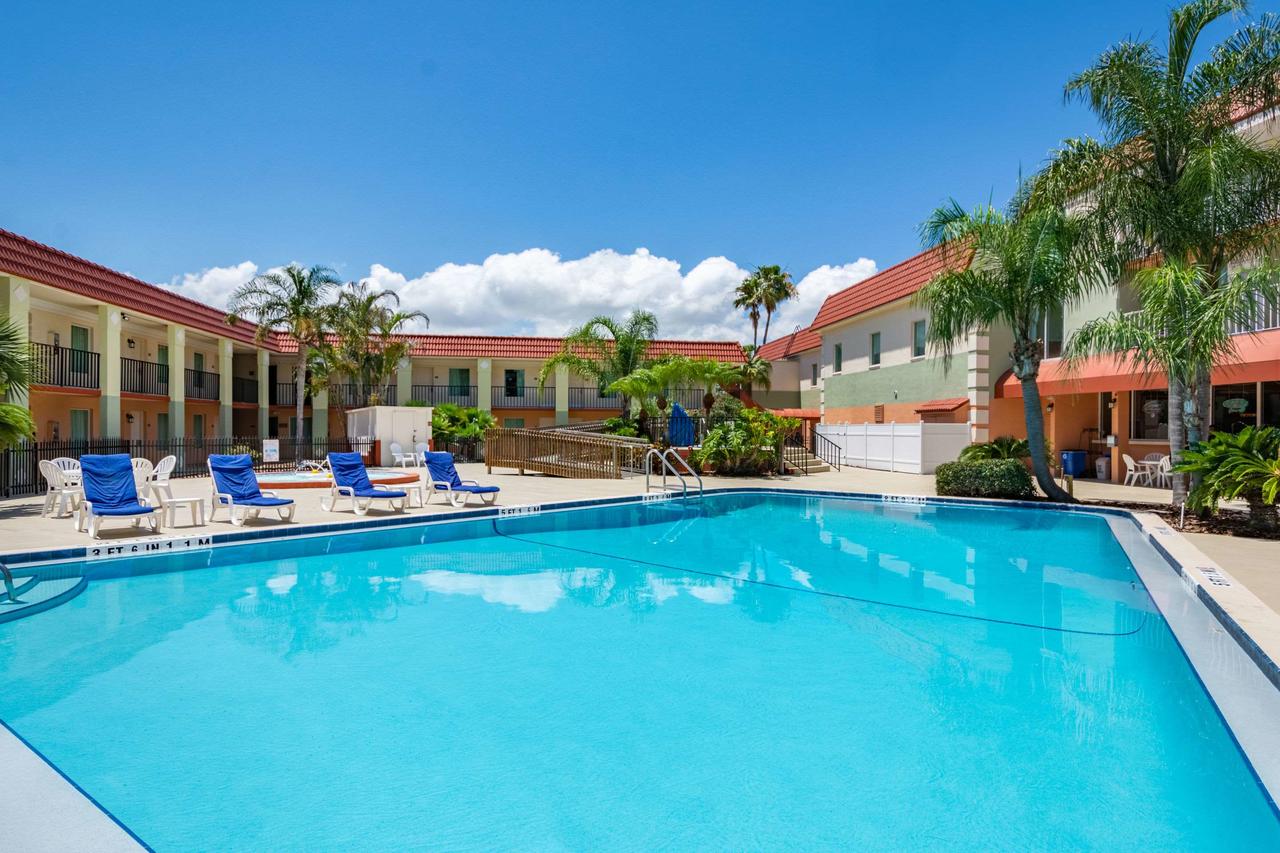 Clarion Inn & Suites Clearwater - thumb 2