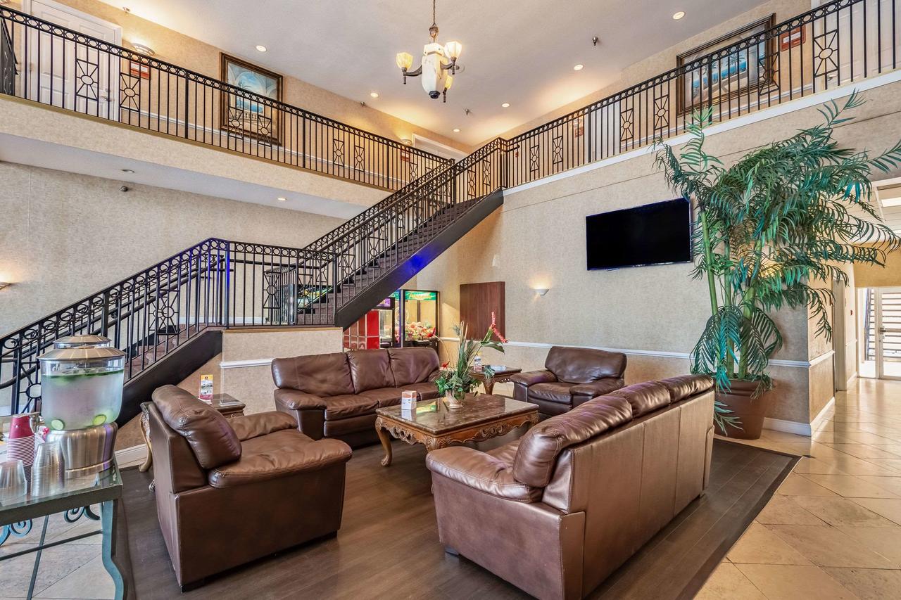 Clarion Inn & Suites Clearwater - thumb 7