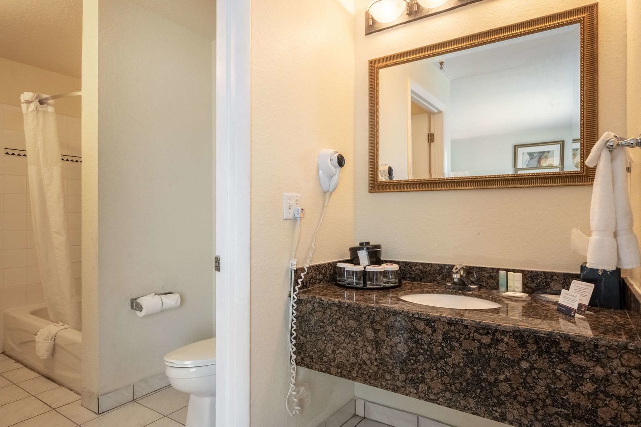 Clarion Inn & Suites Clearwater - thumb 40